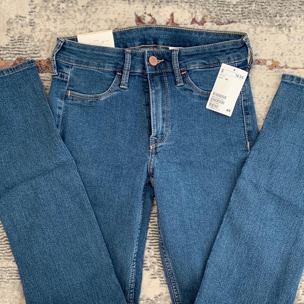 H&M Blue jeans, regular waist, ankle length skinny jeans size 25